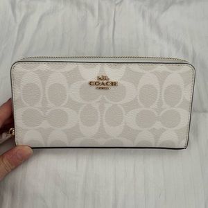 NWT Long Zip Around Leather Coach Wallet - White w/ Coach Logo